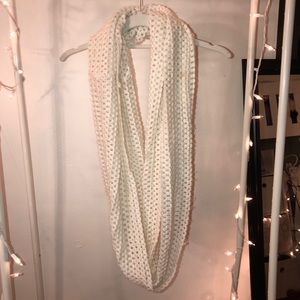 COZY WHITE KNIT CIRCLE SCARF
